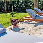 Amor Villa * Laganász
