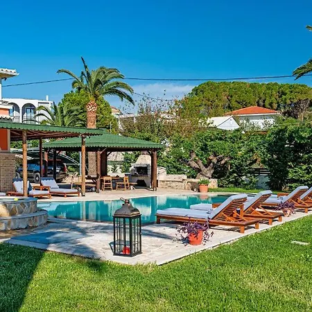 Amor Villa Laganász